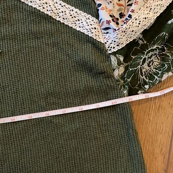 FRANCESCAS blue rain waffle balloon sleeve olive green top medium - Picture 9 of 9